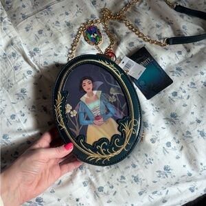 Disney world holographic Snow White purse nwt
